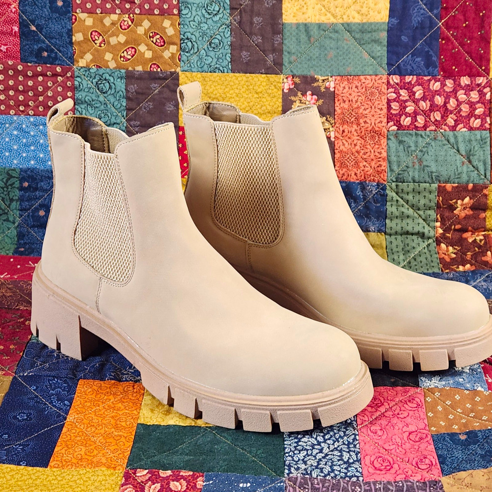 Vepose Women’s 936 Chunky Platform Chelsea Boots – Beige/Nude 9.5